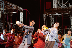 華途傳媒|新版舞劇《挑山》在省會大劇院傾情上演 社區“小人物”展現挑山“大能量”